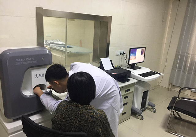 年輕人檢測骨密度選擇超聲骨密度檢測儀的還是X射線骨密度檢測儀的？